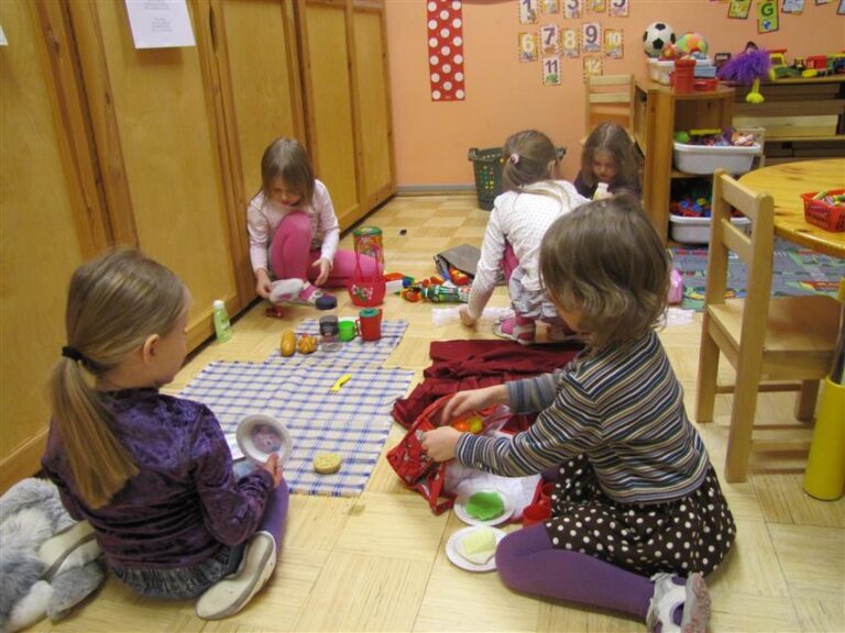 Tarkuste hoidise metoodika abil saab lapsi õpetada mitte näpuga näidates ja moraali lugedes, vaid mängu kaudu. Foto: Reelika Täht