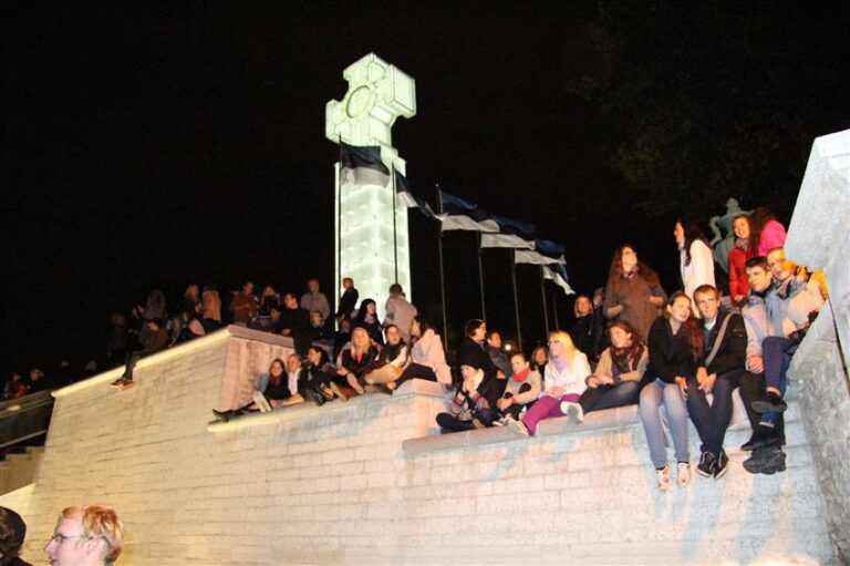 EÜL peab oluliseks, et õppetoetuste süsteem oleks paindlikum. Praegune lahendus kaldub kõrvale seadusega sätestatud eesmärgist tagada tudengitele võrdväärsed võimalused õpingutele pühenduda. Hetk Tallinna tudengipäevade avamiselt 17. septembril 2012. Foto: Raivo Juurak