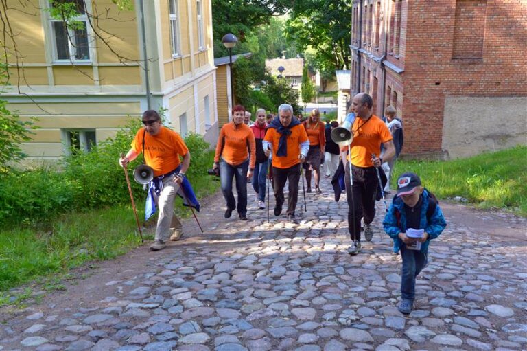 „Õpetajahariduse kutseõpingute uuendamisel on ületatud teaduskondadevahelised barjäärid ja nüüd suudame üles ronida kas või suurtest mägedest,” arvab Margus Pedaste (ees paremal). Foto: Rein Murakas