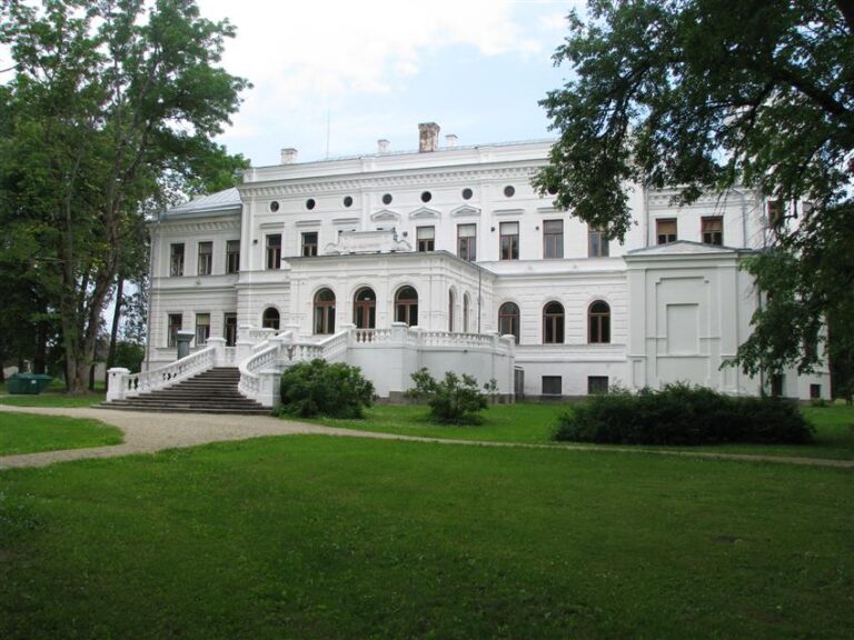 Puurmani mõisakool. Uus vaade tagatrepile.