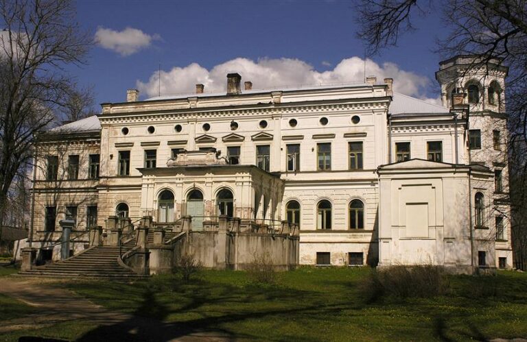 Puurmani mõisakool. Vana vaade tagatrepile.