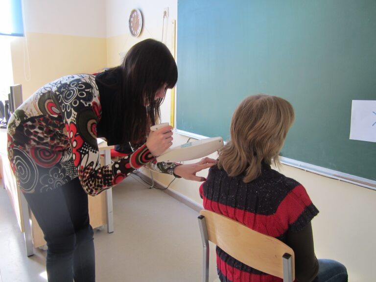 Müomeeter näitas, et minu vasak kaelalihas oli pinges. Fotod: Erakogu