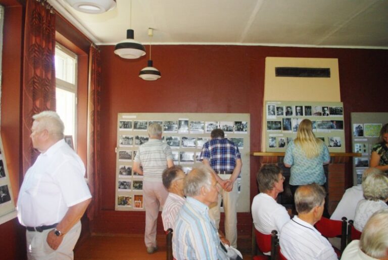 Pildinäituse stendid konverentsisaalis. Foto: Monika Otrakova (www.otepaa.ee)