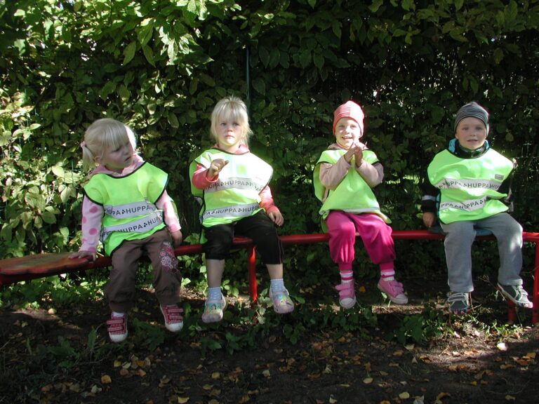Pirita lasteaia kaksikud. Vasakult Victoria ja Rebeca, Anete ja Henri. Vennad Dominic ja Oliver sel päeval puudusid. Foto: Tiina Vapper