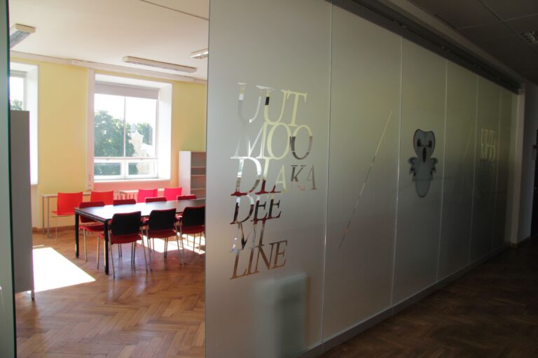 Ideeait. Siin saavad ettevõtted, mittetulundusühingud jt oma hariduses tehtut   tutvustada. Fotod: Raivo Juurak