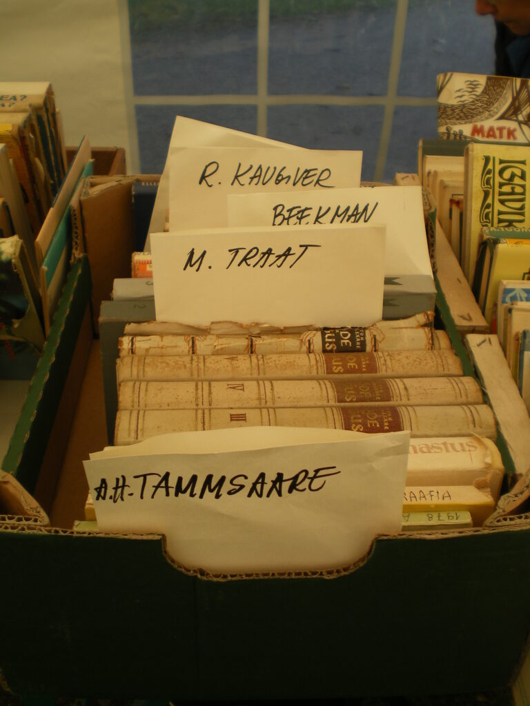 Kuigi vanemat kodumaist ilukirjandust liigub palju laatadel ja antikvariaatides, ei ole ühtegi teost üheski koolis naljalt tervet klassikomplekti. Foto: Mari Klein