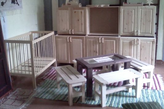 Puitmööbel tervele toale. Foto: Kuno Tiitus