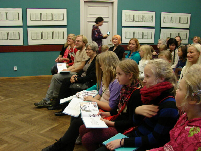 Just selline mõnus õhkkond valitses möödunud nädalal raamatu esitlusel keskraamatukogus, kuhu olid tulnud peale laste ka kirjanikud Aino Pervik ja Contra.