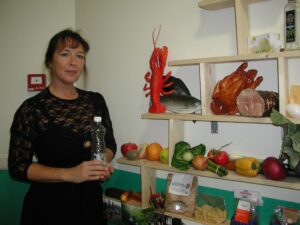 Värskes õhus liikumine, tervislik toit ja vesi on hea tervise alus, kinnitab direktor Margit Toomlaid. Toidupüramiidiga tehakse lasteaias tutvust juba varakult. Fotod: Rannamõisa lasteaed ja Tiina Vapper