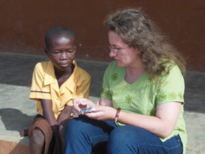 Asonga Rebeccaga ajab juttu Meeli Parijõgi. Foto: Johanna Helin