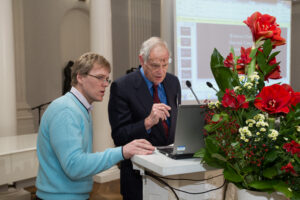 John Hopkinsi ülikooli andekate noorte keskuse rahvusvaheliste suhete nõuniku Julian Jonesi sõnul on neil enim õppureid Hiinast ja Koreast. 