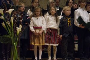 New Yorgi eesti kooli aktusel laulavad koos mitu põlvkonda. Foto: Riina Sõbra 