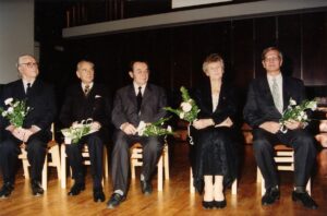 Viis Tartu Tamme gümnaasiumi direktorit   kooli juubelil aastal 2004:  Kaarel Kotsar, Erich Luht, Jüri Vene, Helve   Raik ja Kaupo Järviste. 