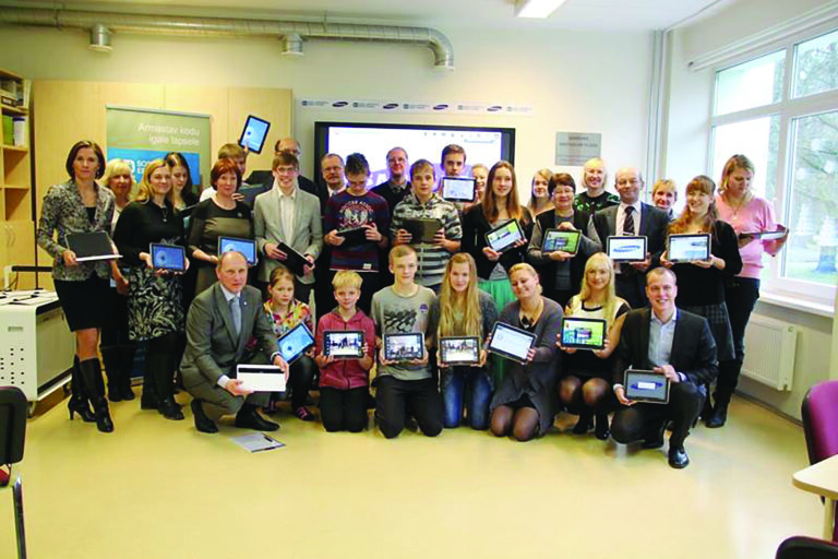 Pidupäev! Digiklassi esimesse tundi tulid suure huviga kohale nii õpetajad, õpilased, omavalitsustöötajad kui ka linna ja piirkonna haridusjuhid.