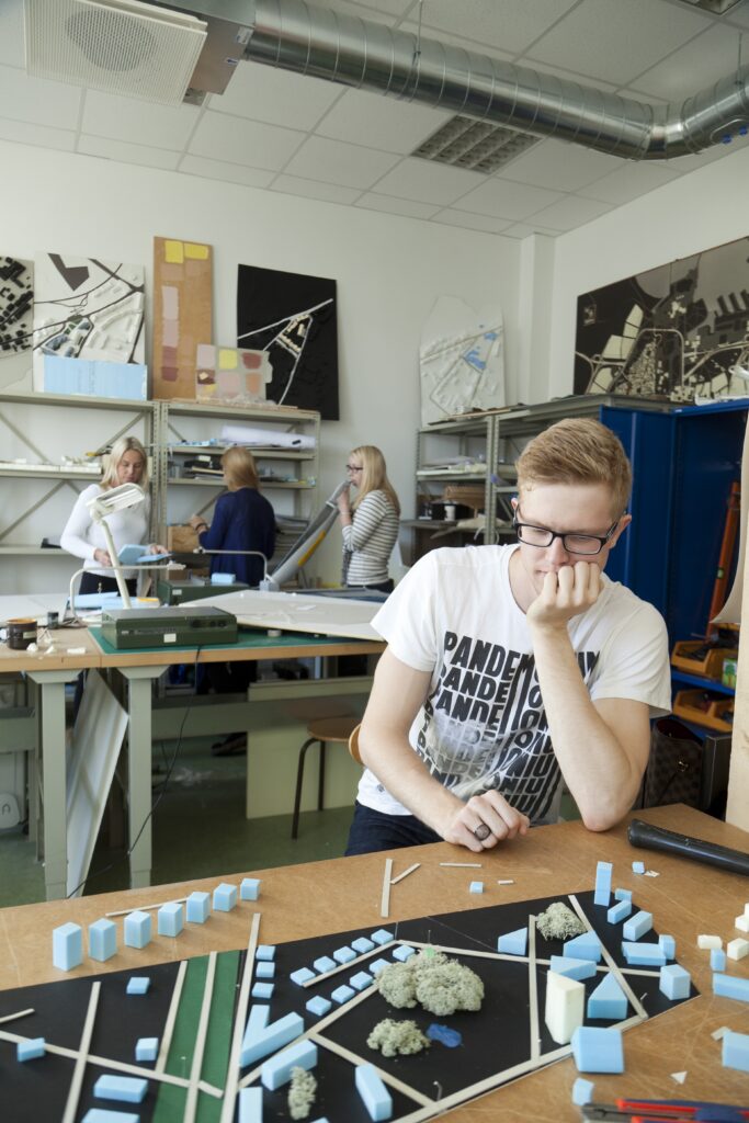 TTK tudengid saavad nelja aasta jooksul süvendatud teadmised-oskused insenerdistsipliinides. Akadeemilisi projekte ühendatakse reaalsete projektide ja arendustega. Foto: Kristjan Lepp