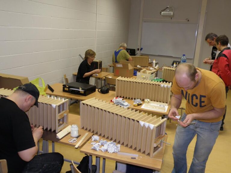 Pillimeistrid tööhoos Viljandi ühendatud kutsekeskkooli tehnomaja puidutöökojas. Fotod: Ahto Kangur