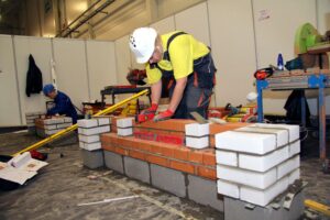 Müürsepad pidid laduma üsna keeruka müüriosa.