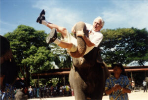 Vello Lind Tai elevandi londi otsas. Fotod: erakogu