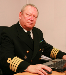 Rein Raudsalu, lõpetanud Leningradi Makarovi-nim mereakadeemia 1962. 22 aastat Eesti merelaevanduses tüürimees ja kapten, järgmised 20 aastat Muuga sadama kapten, seejärel Eesti mereakadeemia õppejõud. Õppejõu kogustaaži enam kui kakskümmend aastat. 