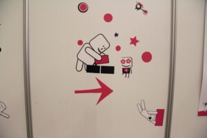 Pisigraafika kutsevõistluse bokside seintel.