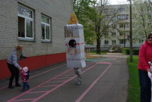 Lasteaeda saabus külaline kosmosest.