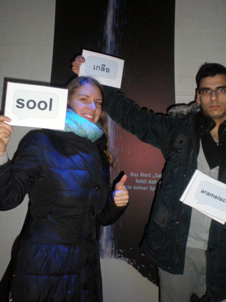 Mariliis Palits Lüneburgis soolamuuseumis koos Leedu praktikandiga.