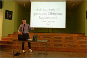 Äsja uurimistöö kogemuse saanud Oskar Orglaan.