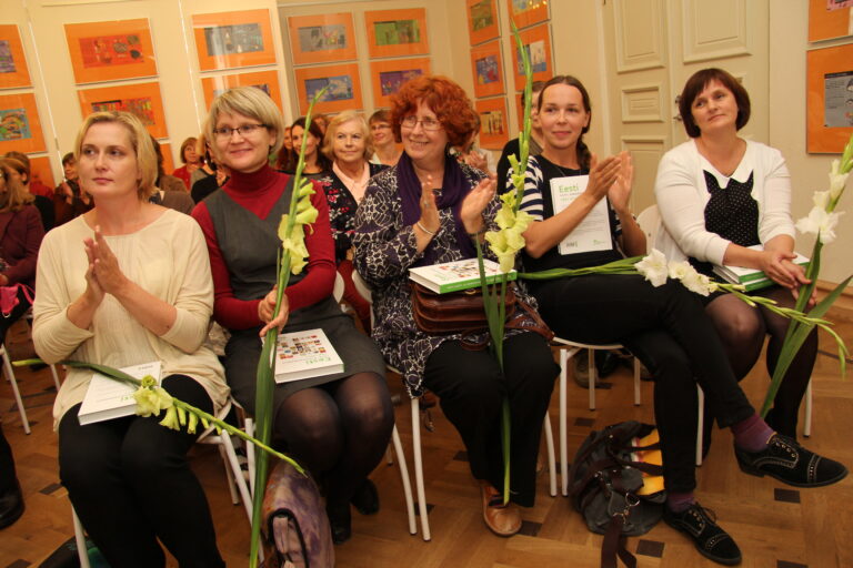 Kogumiku artiklite autorid: Ilona Martson, Ave Mattheus, Krista Kumberg, Mari Niitra ja Jaanika Palm. Foto: Raivo Juurak