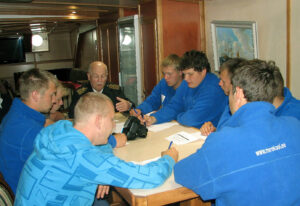 Merekooli tulevased laevaohvitserid loengul purjelaeva Krusenstern muuseumiklassis. Fotod: Eesti merekooli arhiiv