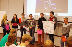 Nõo õpilased osalemas Tartu observatooriumis satelliitide juhtimise projektis. Foto: Andres Mihkelson