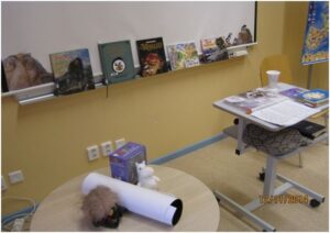 Trollide näitus Annelinna raamatukogus.