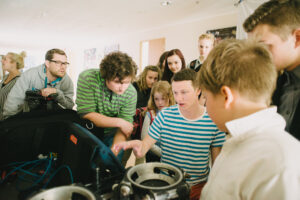 Nii tehti „Nullpunkti” filmi. Keskel juhatab vägesid režissöör Mihkel Ulk. Foto: Patrik Tamm