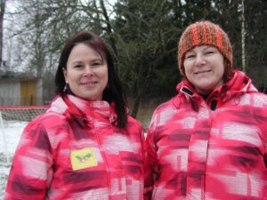 Õuelasteaedadel on ka Eestis tulevikku, usuvad Muuga õuelastehoiu eestvedajad Marjet Salmar ja Tiina Sinimaa. Foto: Tiina Vapper