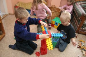 Lasteaias on nüüd seaduses sätestatud täiskasvanu ja laste suhtarvud.