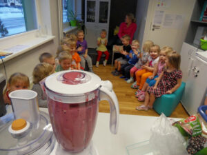 Kodust toodud marjadest valmis tervislik ja maitsev smuuti.