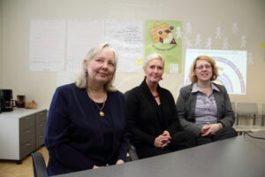 Õpetaja kutse taotlemise kevadvooru tähtaeg on 5. aprillil. Uue kutsesüsteemi eestvedajad Astrid Sildnik, Kristi Laidvee ja Margit Timakov.