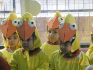 Veebruaris toimub koolis karneval, kus igal klassil on oluline kokkulepitud osa. 2013. aasta teema oli raamatukangelased. Ursula klass luges raamatut ühes tibust, koos õpetajaga valmistati kostüümid, mille puhul kasutati palju taaskasutatavat materjali.