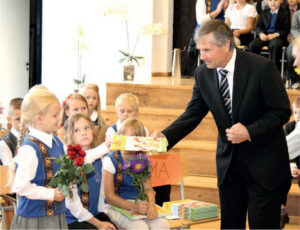 Aabitsate kinkimisega algas Raivo Heinaru viimane aasta koolijuhina.