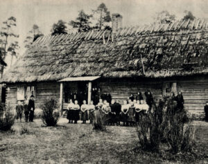 Kohila vallakoolis, mis valmis Urgemäel 1871. aasta sügisel, õpiti pildil olevatest kooliraamatutest.