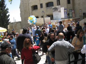 Bar Mitzva. Juutidel ei stimuleeri sündimust riik, inimesed lihtsalt sünnitavad, kuna esimene mitsva kõlab: „Olge viljakad ja paljunege.” Lapsed on tahetud ja oodatud. Foto: Inna Järva