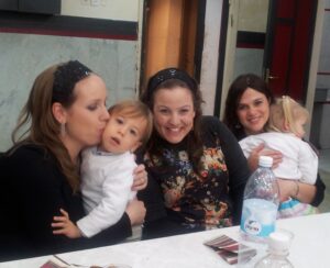 Juudi emad lastega. Emasid puudutab juudi vanasõna: „Jumal ei jõua igale poole, sellepärast mõtles ta välja emad.” Foto:  S. Ainbinder