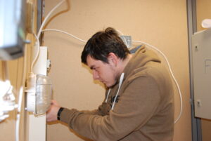 Elektrikuks õppiv Roman Ivanov tahab töötada ainult Eestis.