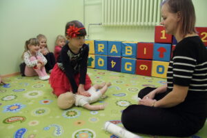 Kaks hingamist ja viisteist vajutust. Nii see elustamine käib.