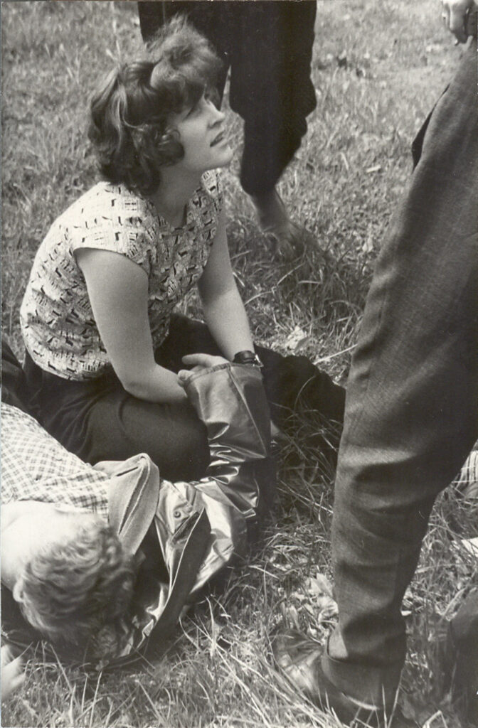 Eesti Panga nõukogu liige, endine majandusminister ja tuntud poliitik Liina Tõnisson polütehnilise instituudi tudengina kolhoosis sügistöödel.