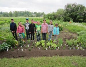Parksepa kooliaed sirelite õitsemise aegu.