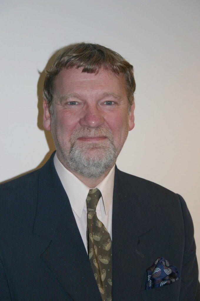 John Knagg: „Eestis tuleks luua riiklik toetuste süsteem, mis innustaks õpetajaid, koole ja haridusosakondi välja töötama huvitavaid lõimitud aine- ja keeleõppeprogramme.”