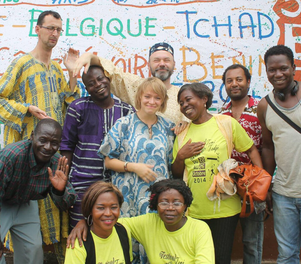 Sandra Lange: Reisiseiklus lutsukommi ja ebolaga