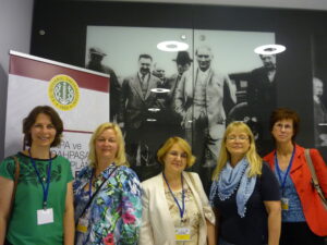 Balti haridusajaloolased (vasakult) dotsent Irena Stonkuvienė Vilniuse ülikoolist, professor Zanda Rubene Läti ülikoolist, dr Tiiu Ernits, professor Iveta Kestere ja dr Iveta Ozola Läti ülikoolist.