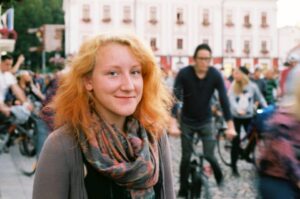 Talvike Mändla oli ise juba kodus tagasi, kui Eesti peredelt kogutud suur pakk mänguasjadega Gruusiasse jõudis. Lastel oli saadetise üle väga hea meel. Fotod: erakogu