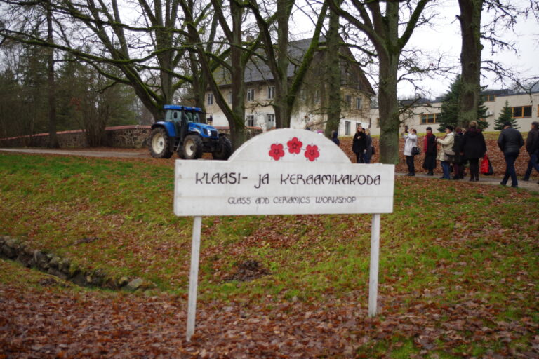 Ühte kooli mahub nii käsitöö kui ka põllumajandus.